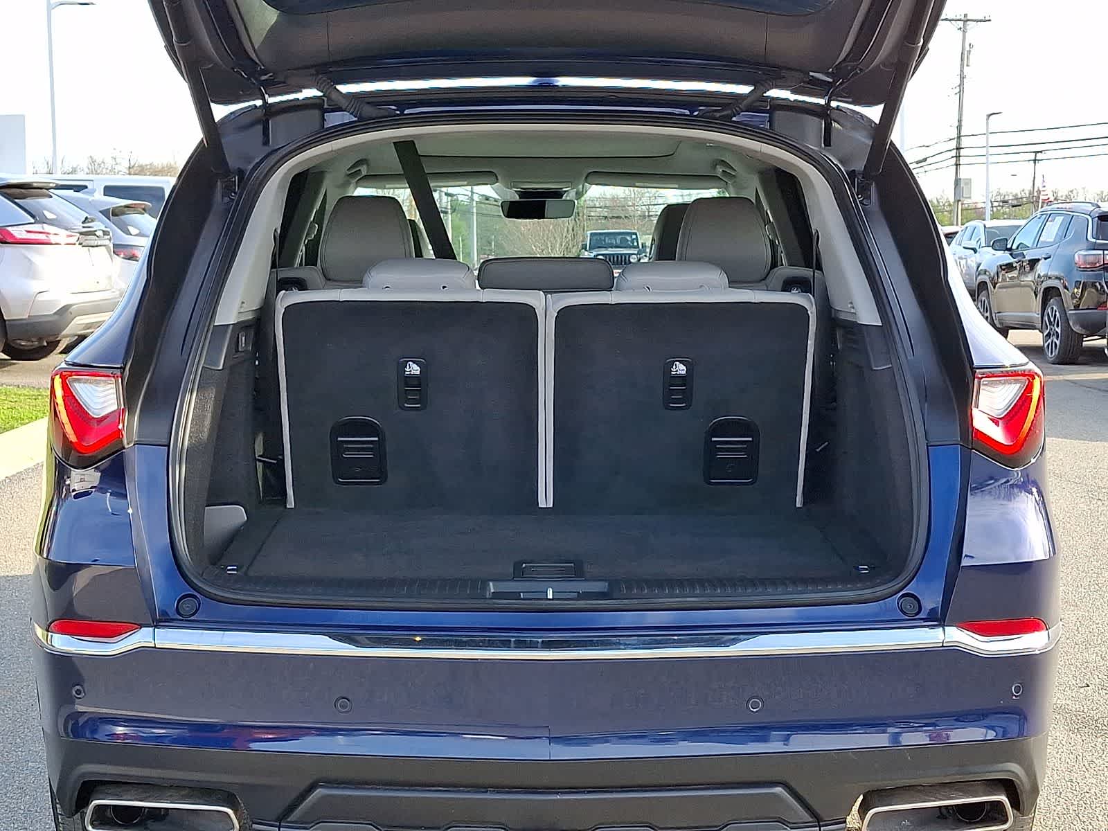 Thumbnail: 2023 Acura MDX - 32