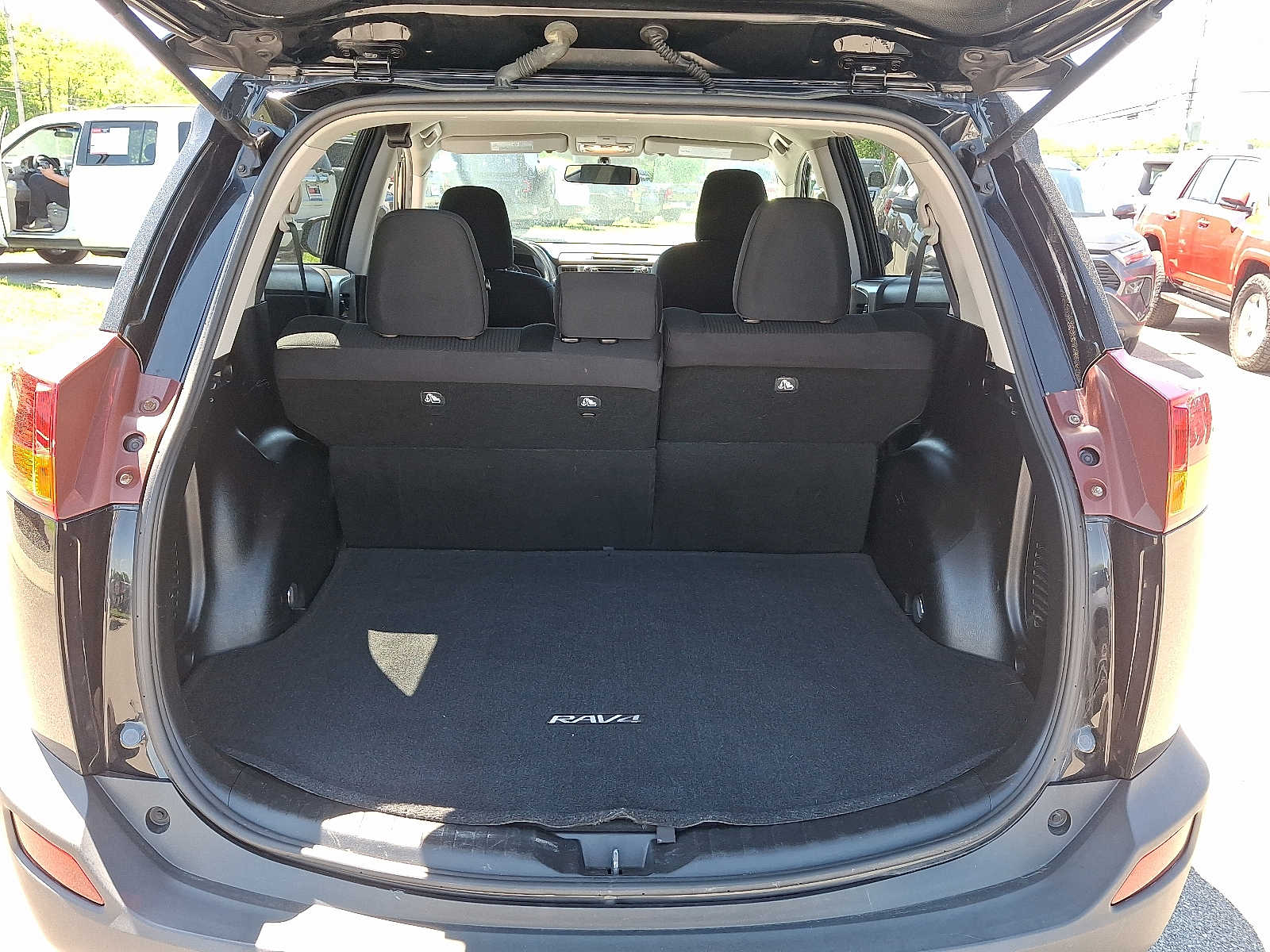 Thumbnail: 2015 Toyota RAV4 - 29