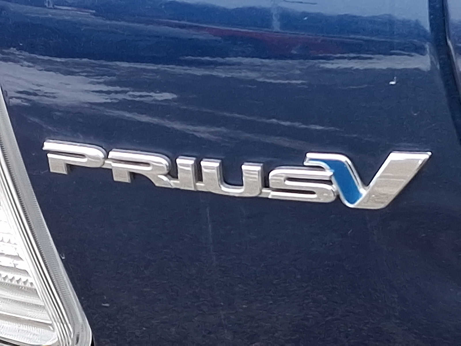 Thumbnail: 2015 Toyota Prius v - 30