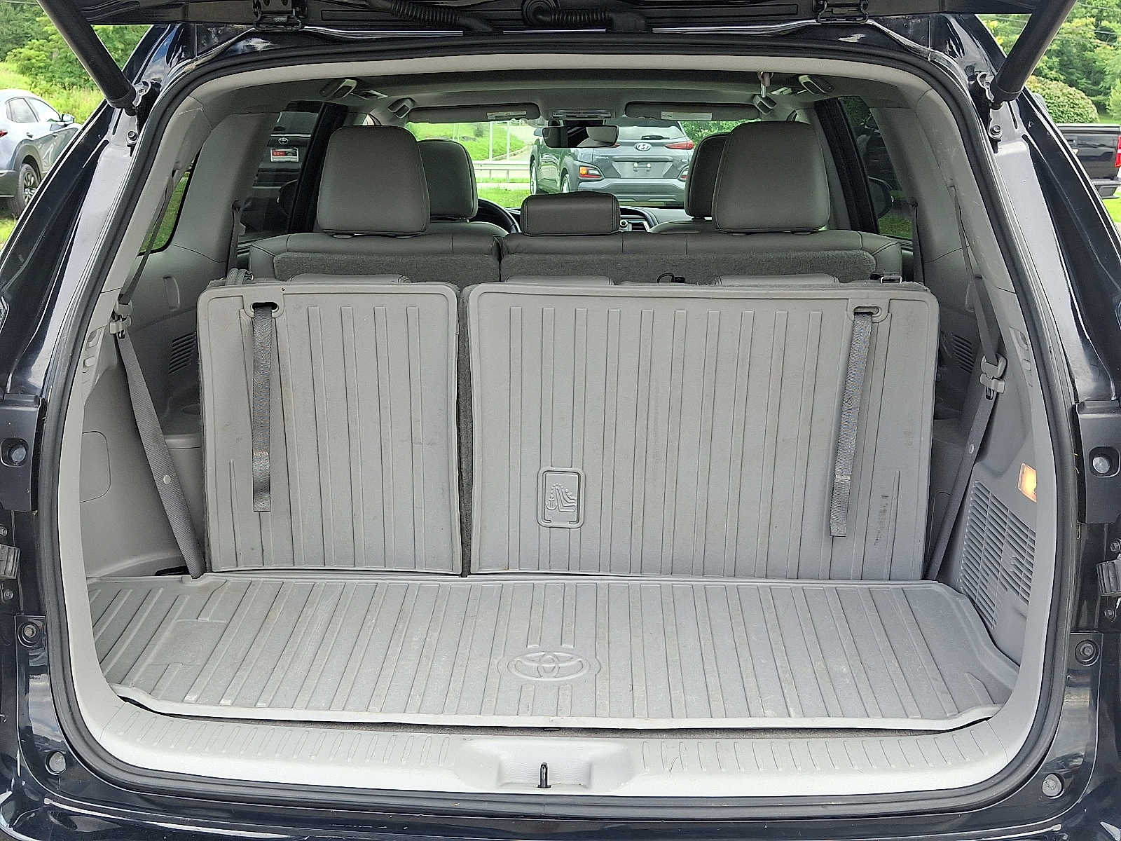 Thumbnail: 2017 Toyota Highlander - 27