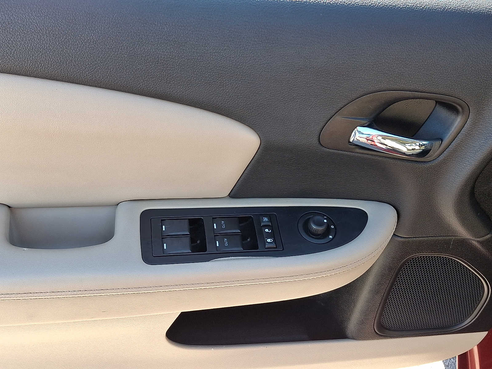 Thumbnail: 2012 Chrysler 200 - 13