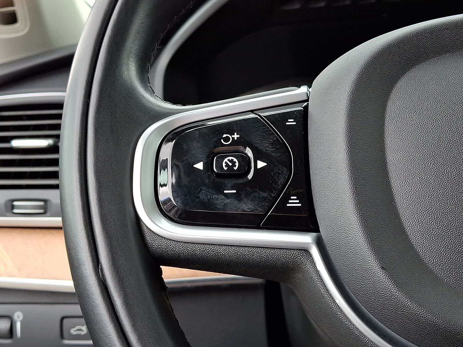 Thumbnail: 2022 Volvo XC90 - 22