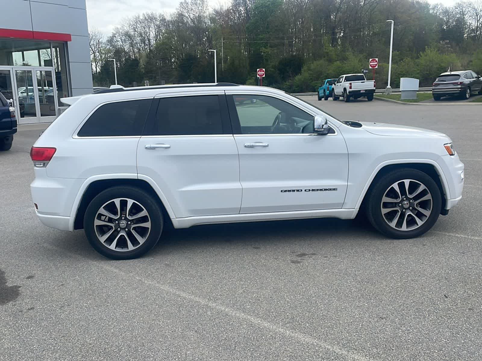 Thumbnail: 2017 Jeep Grand Cherokee - 10