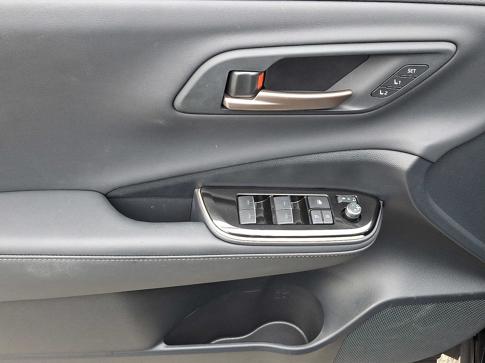 Thumbnail: 2025 Toyota Crown - 15