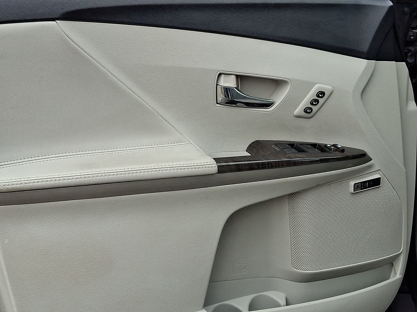 Thumbnail: 2015 Toyota Venza - 15