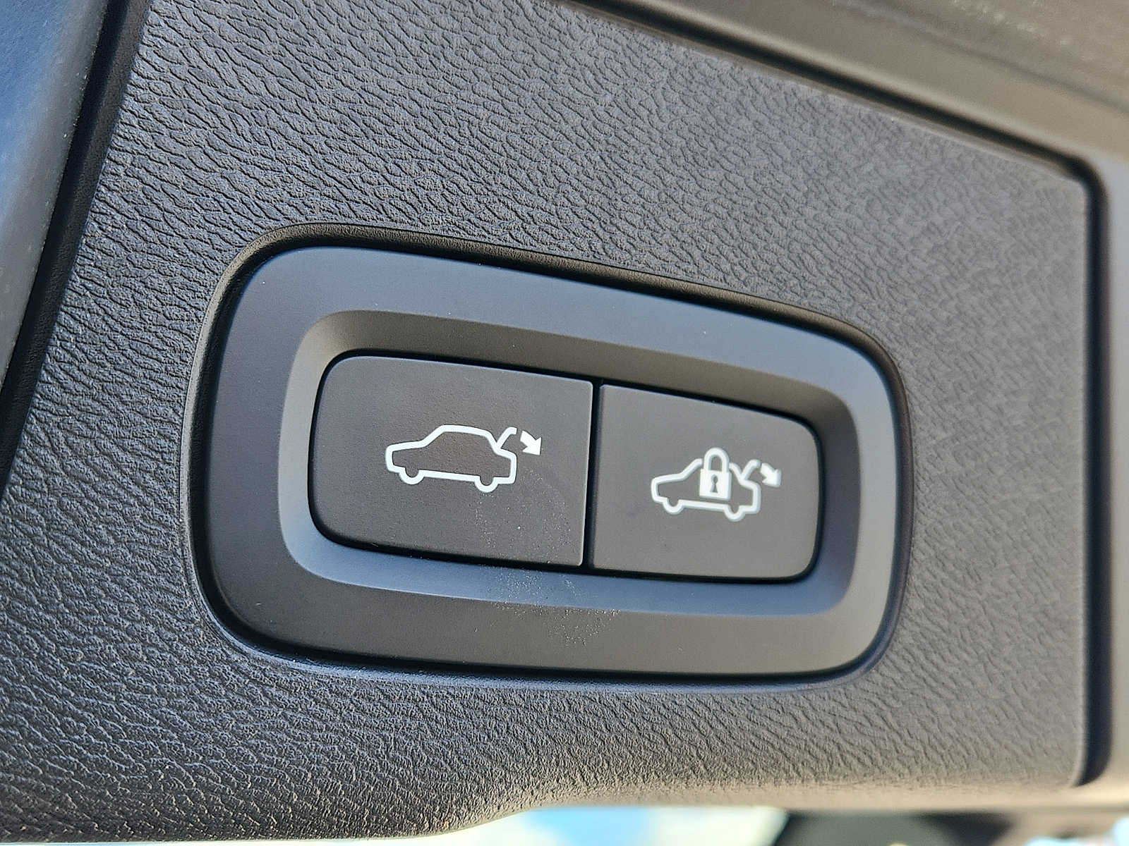 Thumbnail: 2022 Volvo XC60 - 29