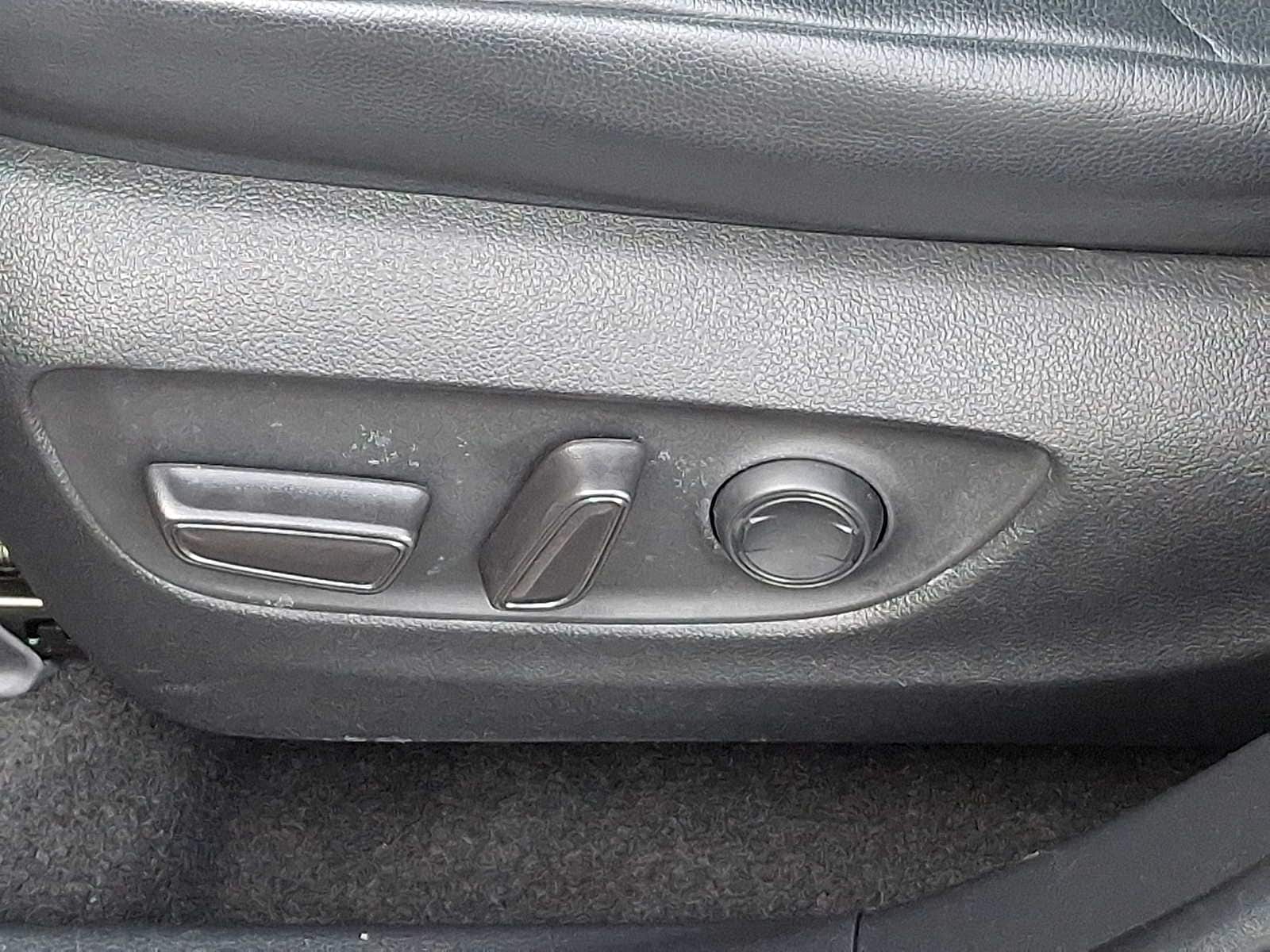 Thumbnail: 2023 Toyota Highlander - 30