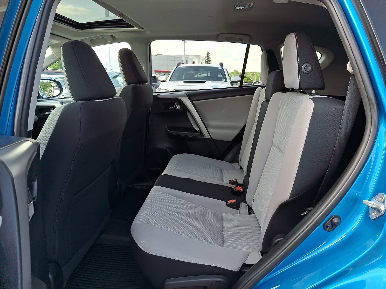 Thumbnail: 2016 Toyota RAV4 - 13