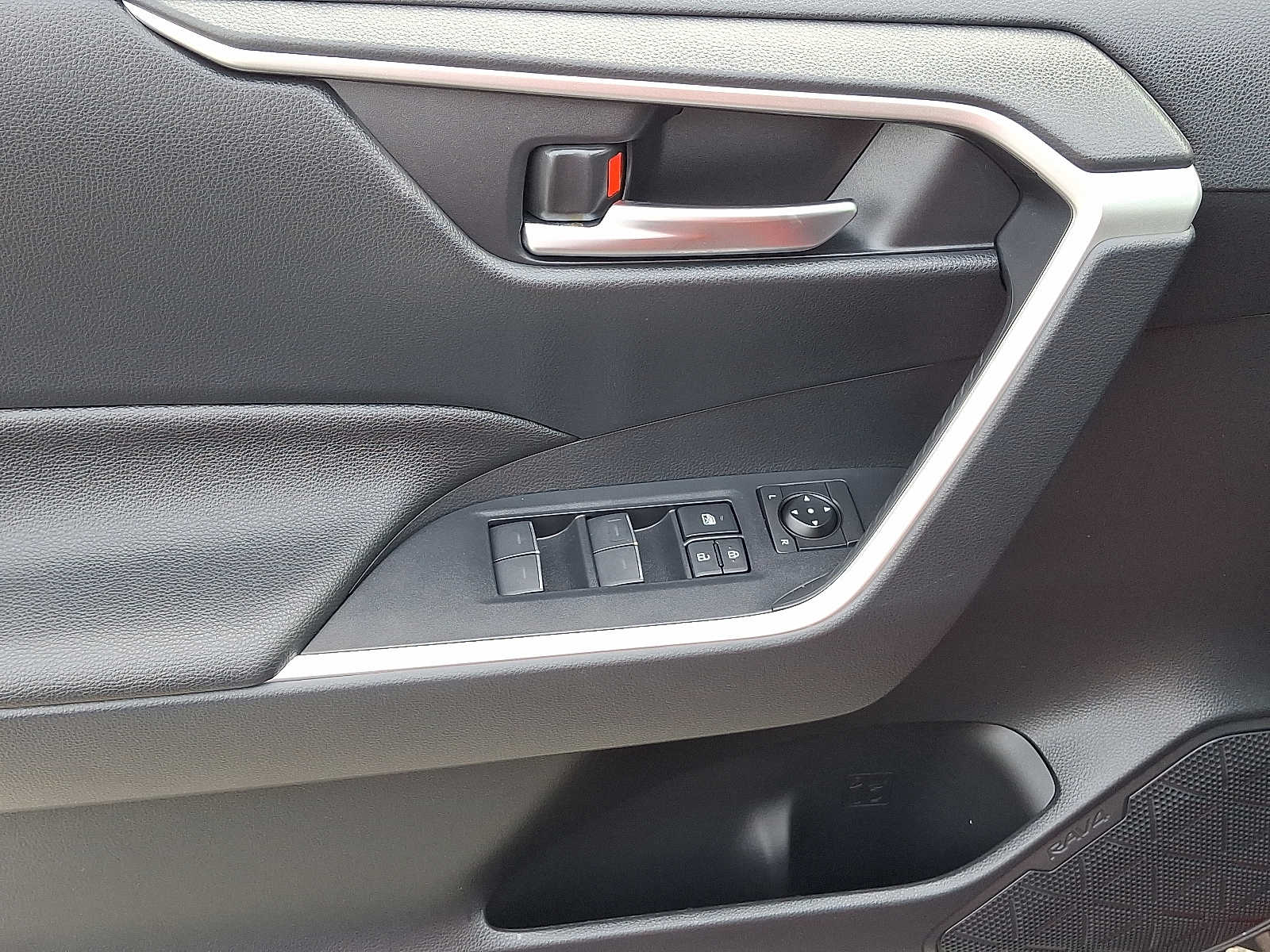 Thumbnail: 2024 Toyota RAV4 - 15