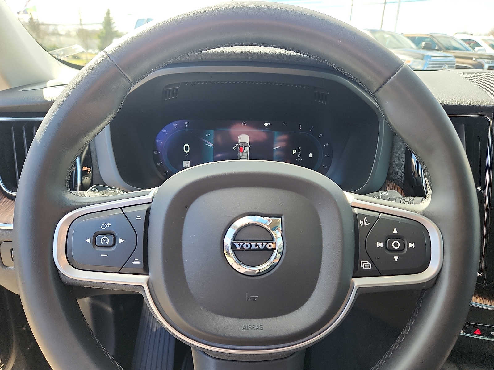 Thumbnail: 2022 Volvo XC60 - 20