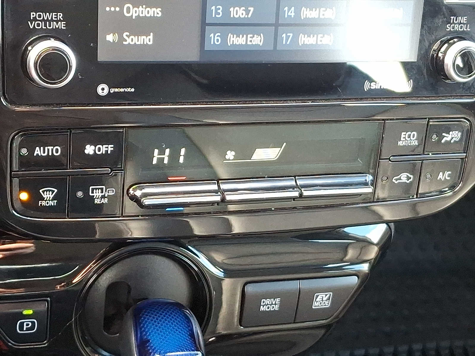 Thumbnail: 2022 Toyota Prius - 18