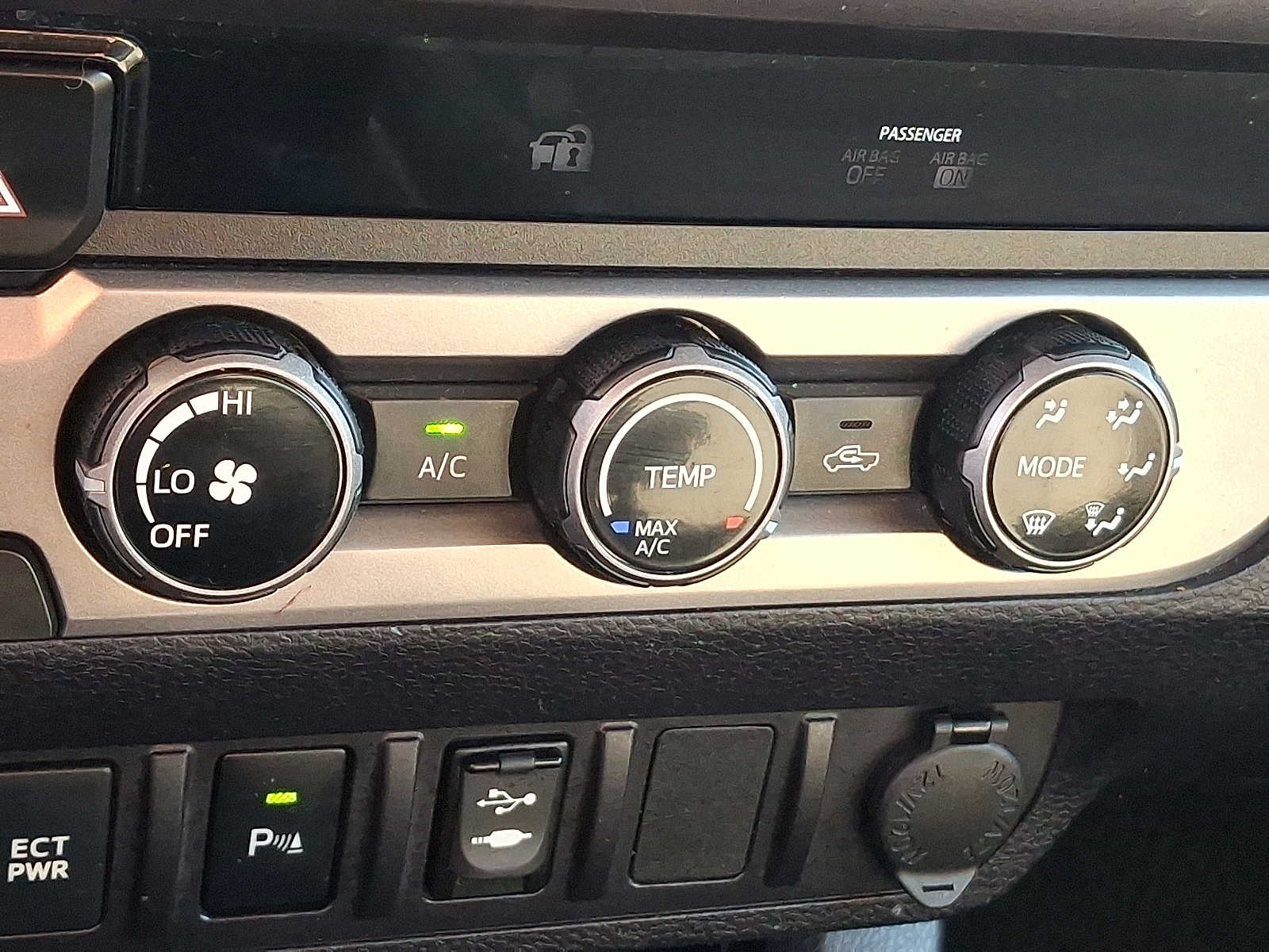 Thumbnail: 2017 Toyota Tacoma - 18