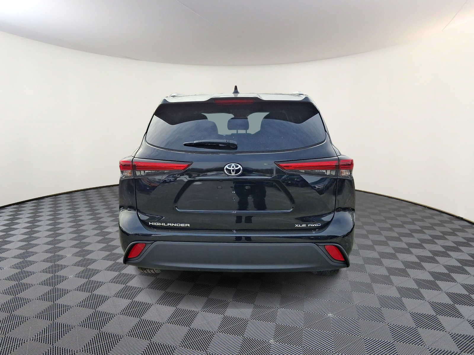 Thumbnail: 2023 Toyota Highlander - 7