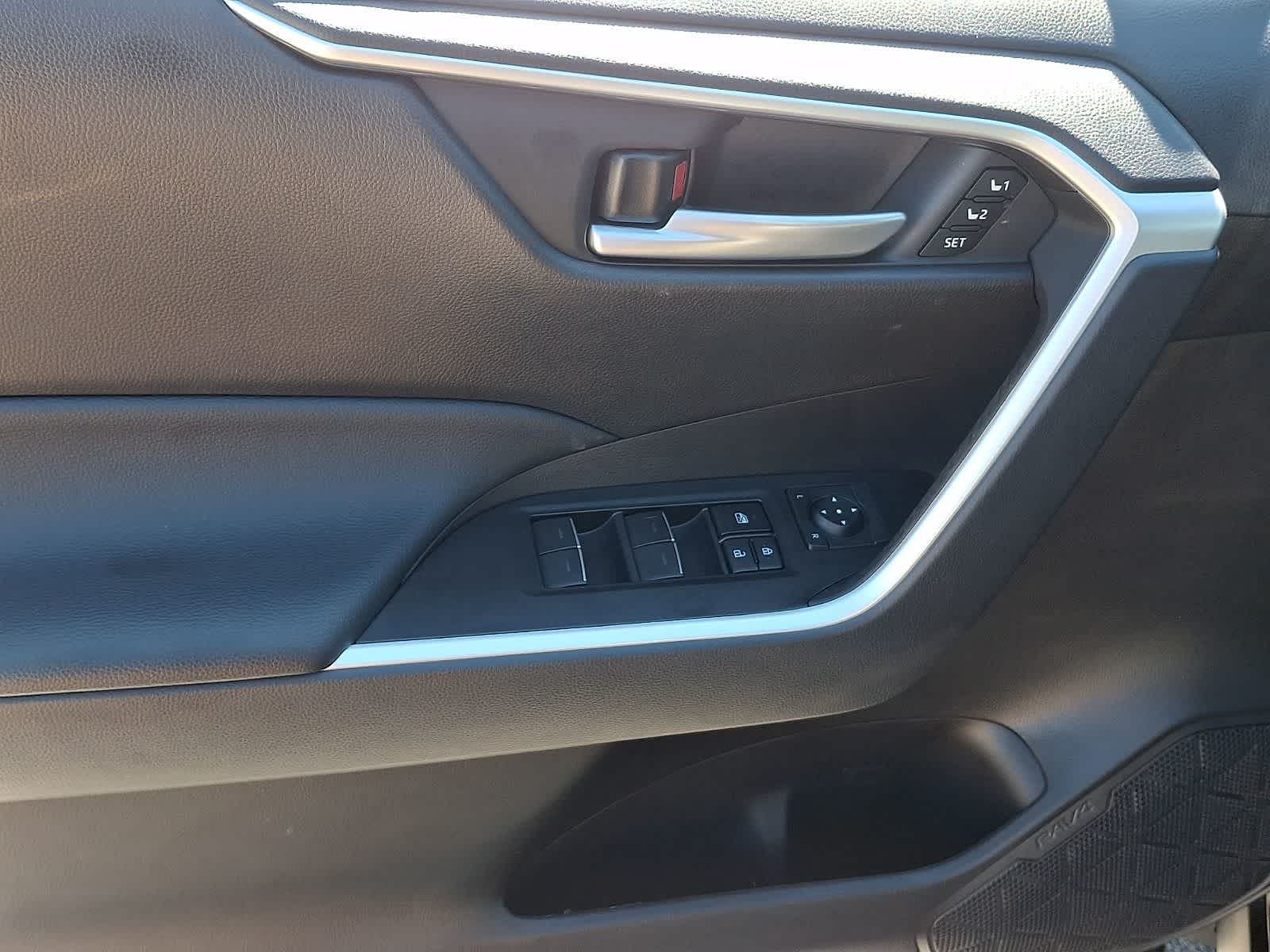 Thumbnail: 2025 Toyota RAV4 - 15