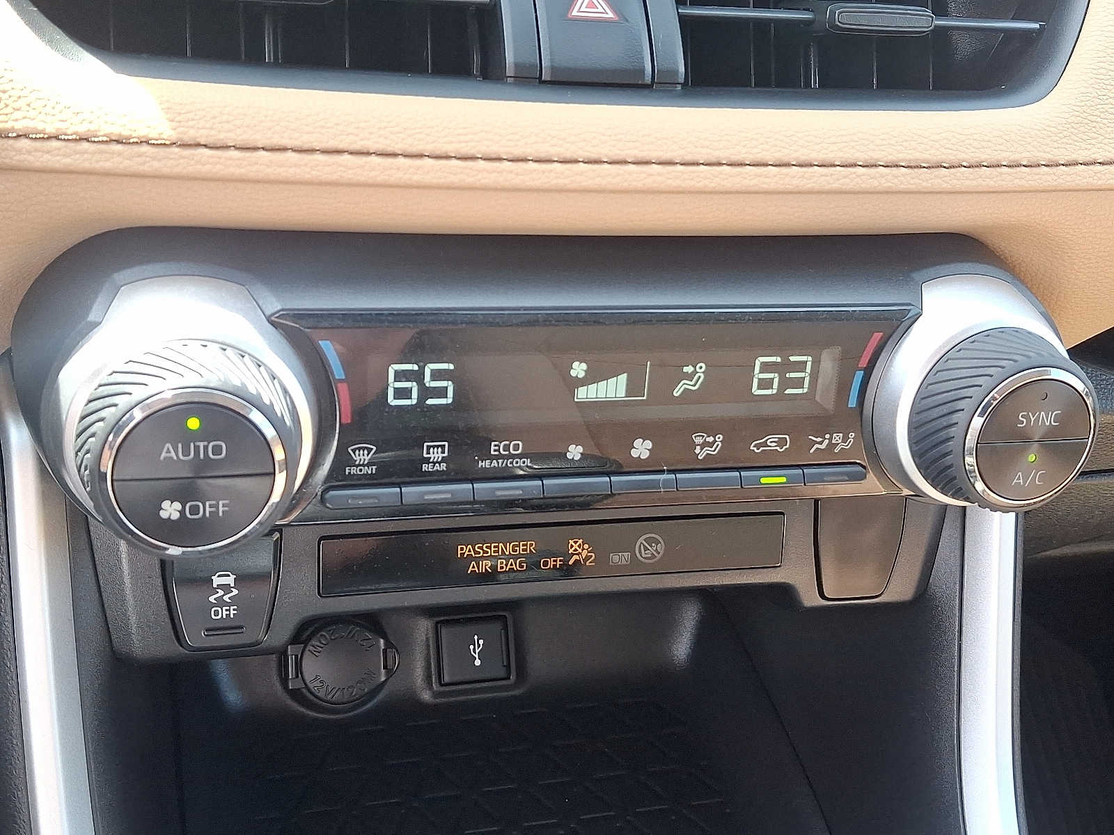 Thumbnail: 2021 Toyota RAV4 - 17
