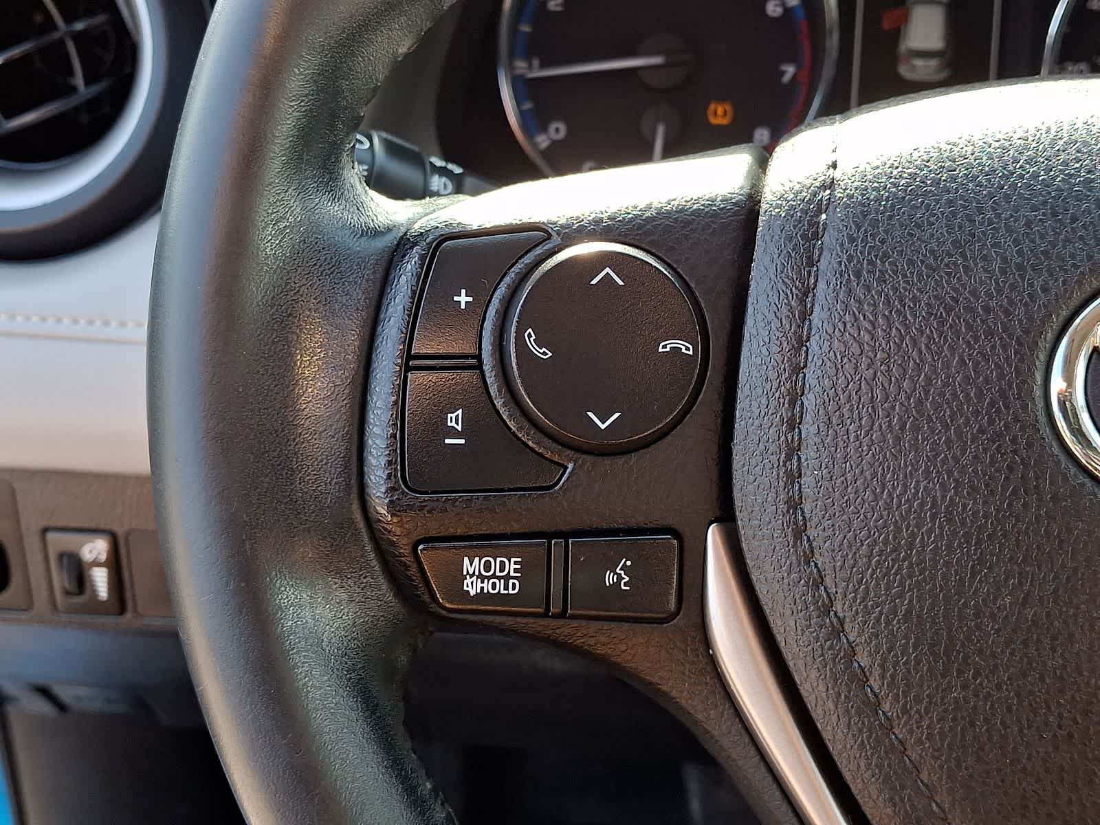 Thumbnail: 2016 Toyota RAV4 - 24