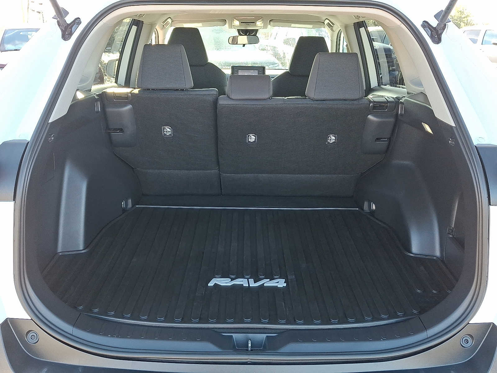 Thumbnail: 2022 Toyota RAV4 - 30