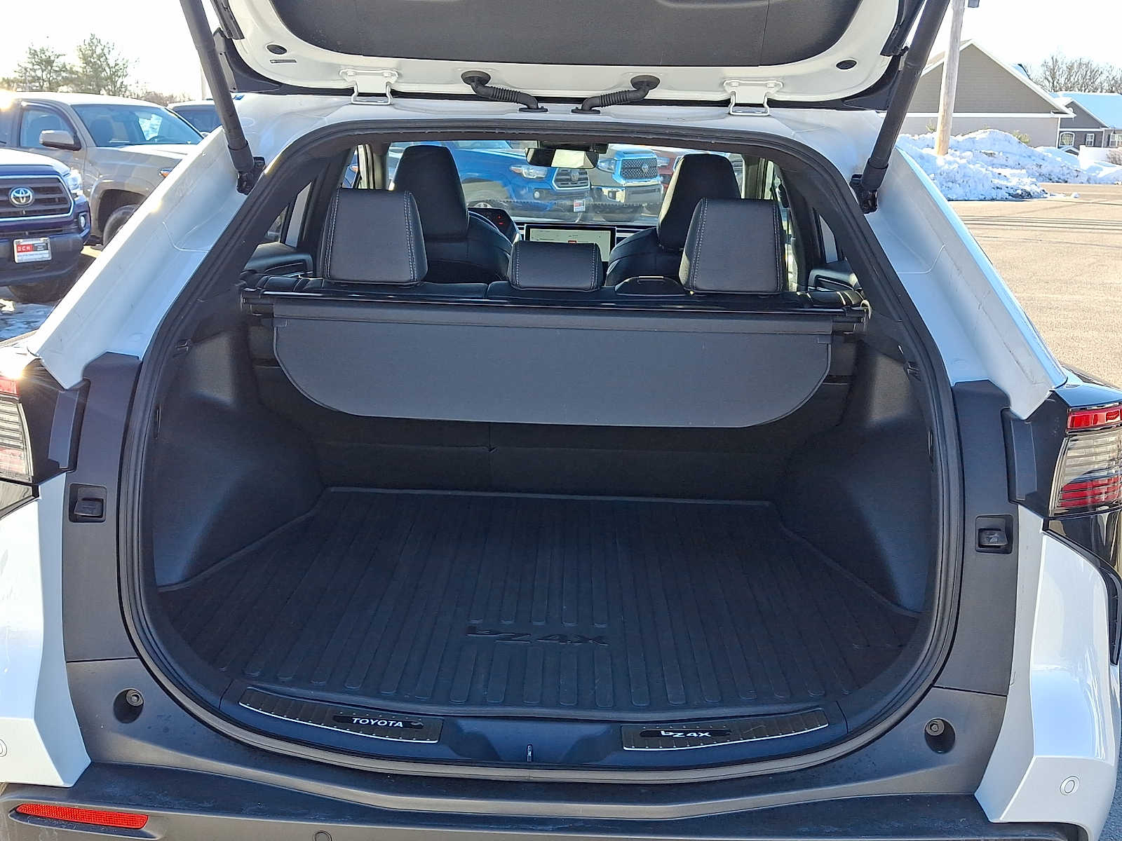 Thumbnail: 2025 Toyota bZ4X - 31