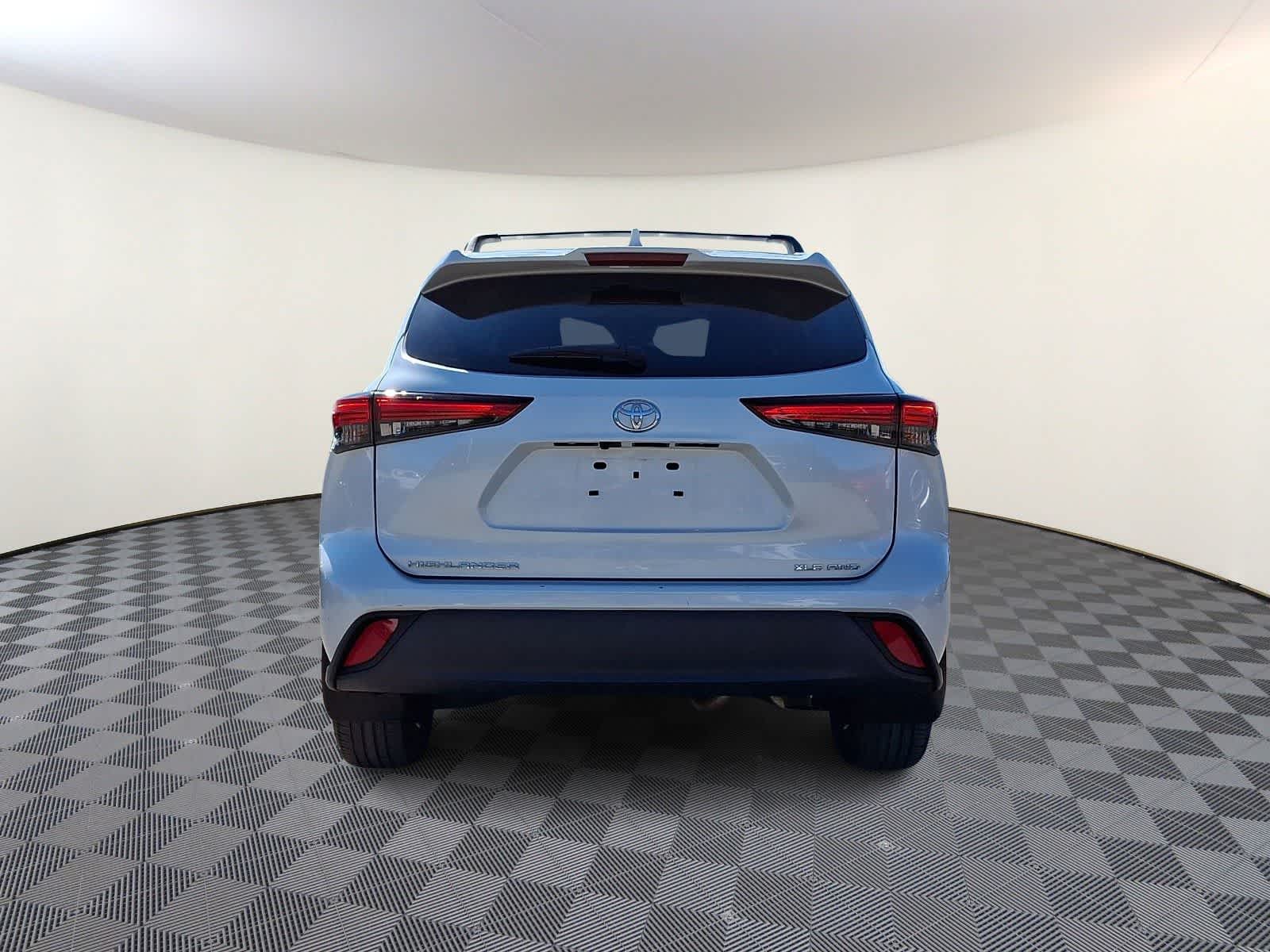 Thumbnail: 2023 Toyota Highlander - 7