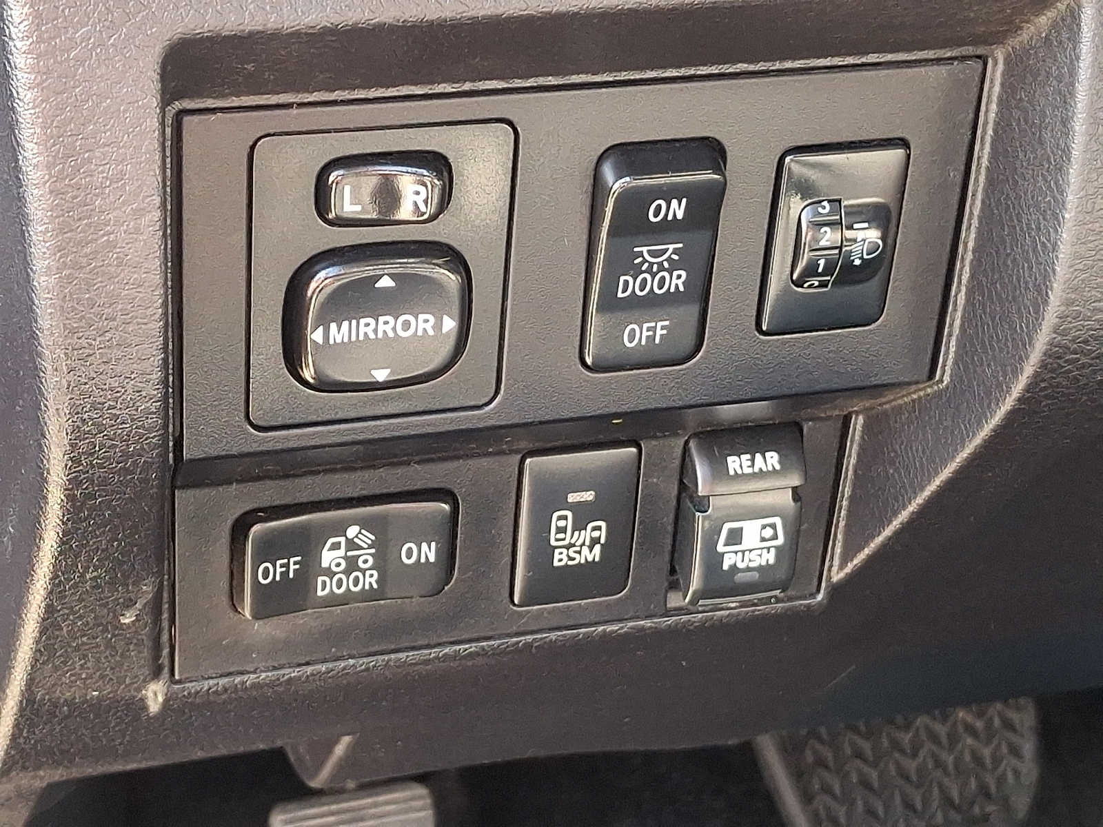 Thumbnail: 2016 Toyota Tundra - 26