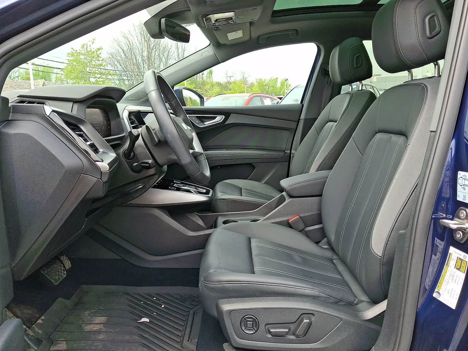 Thumbnail: 2023 Audi Q4 e-tron - 14