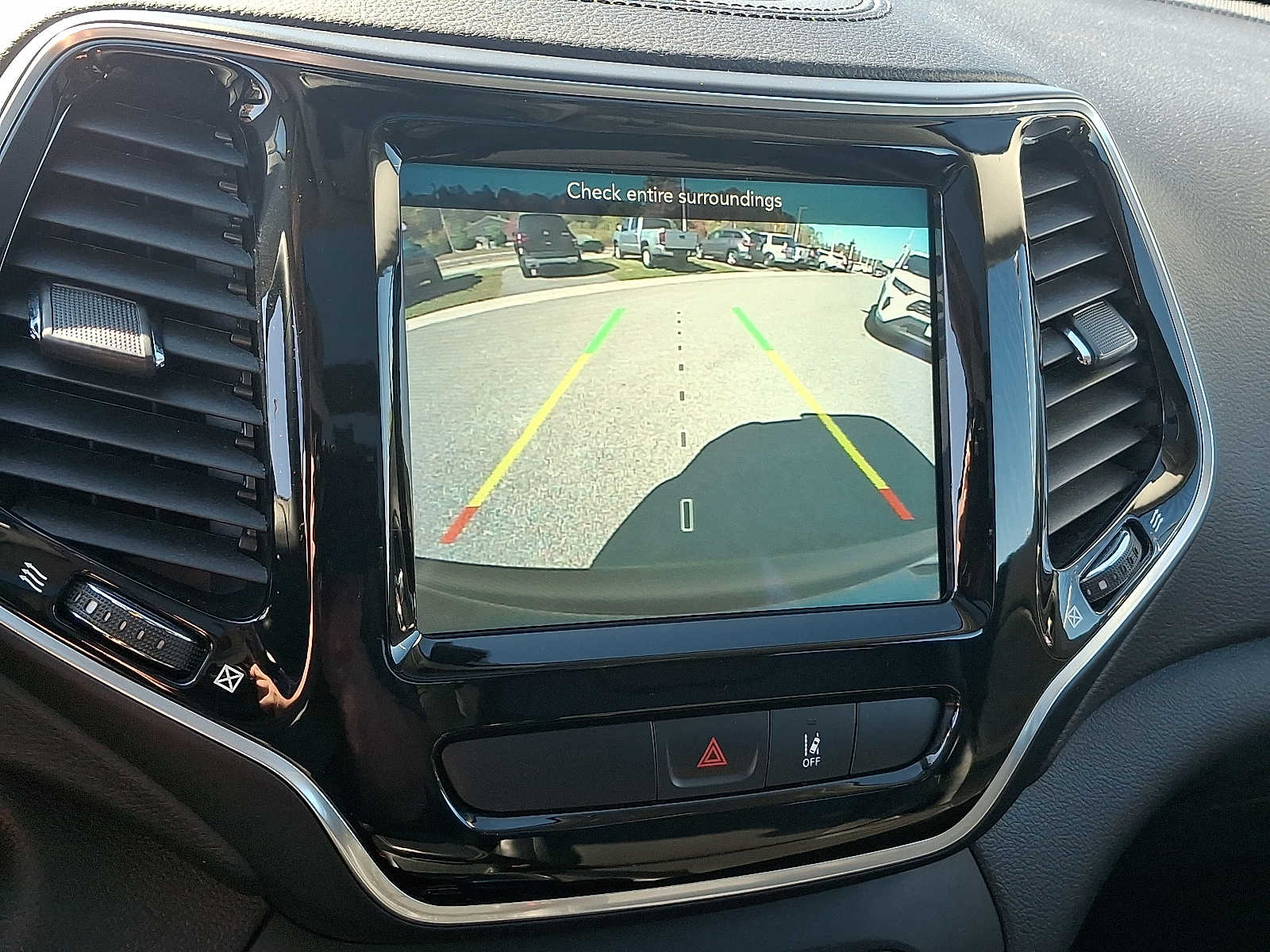 Thumbnail: 2022 Jeep Cherokee - 16