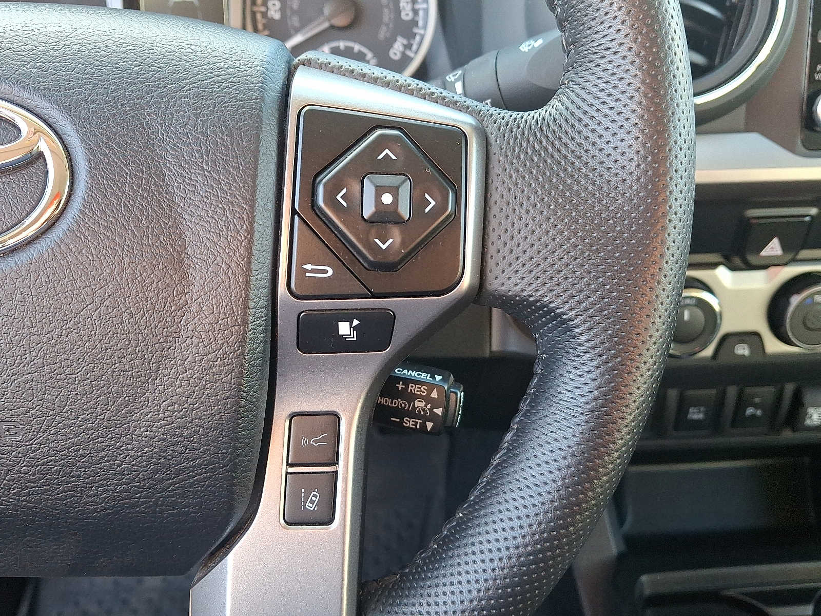 Thumbnail: 2023 Toyota Tacoma - 25