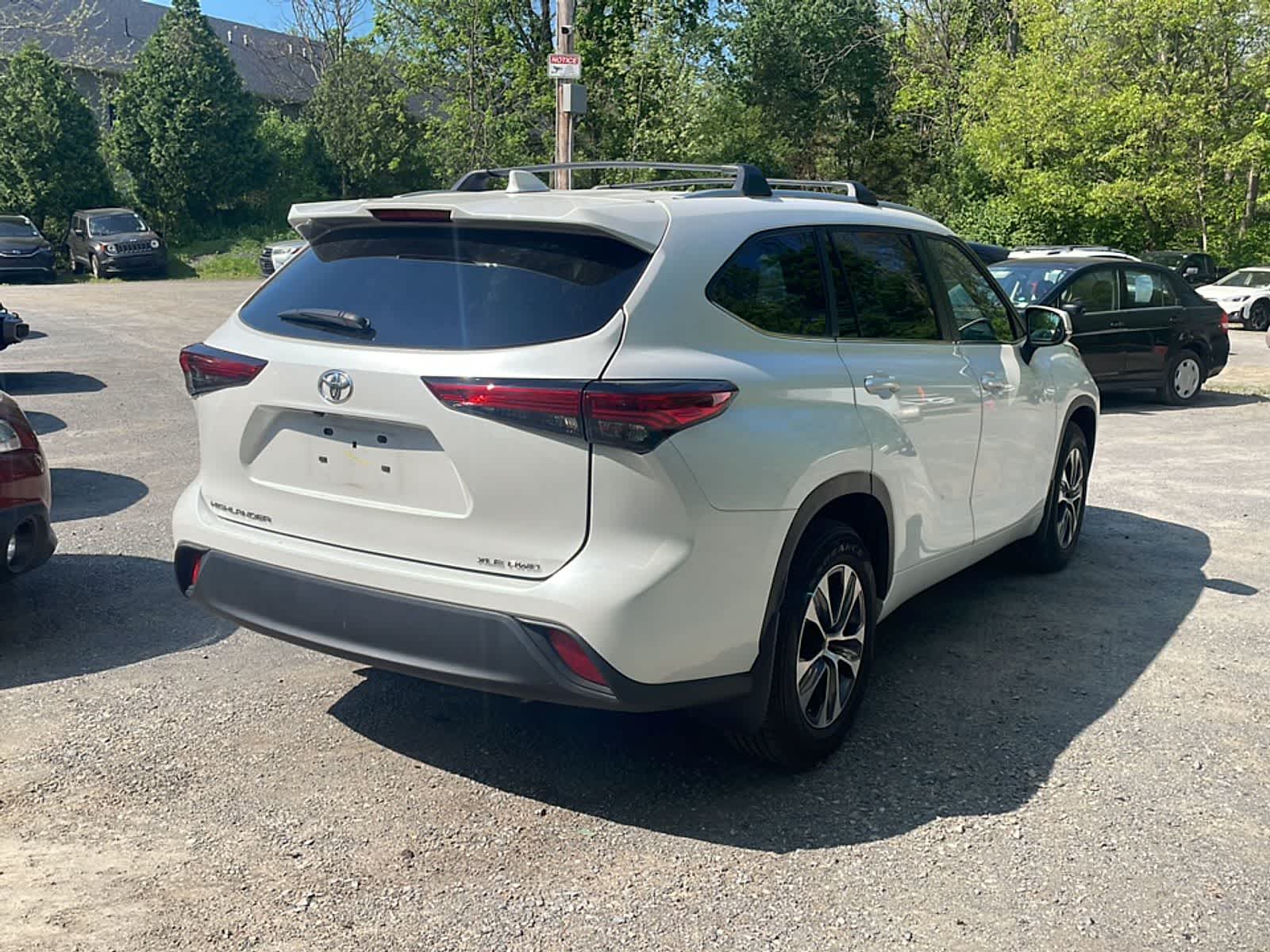 Thumbnail: 2023 Toyota Highlander - 9