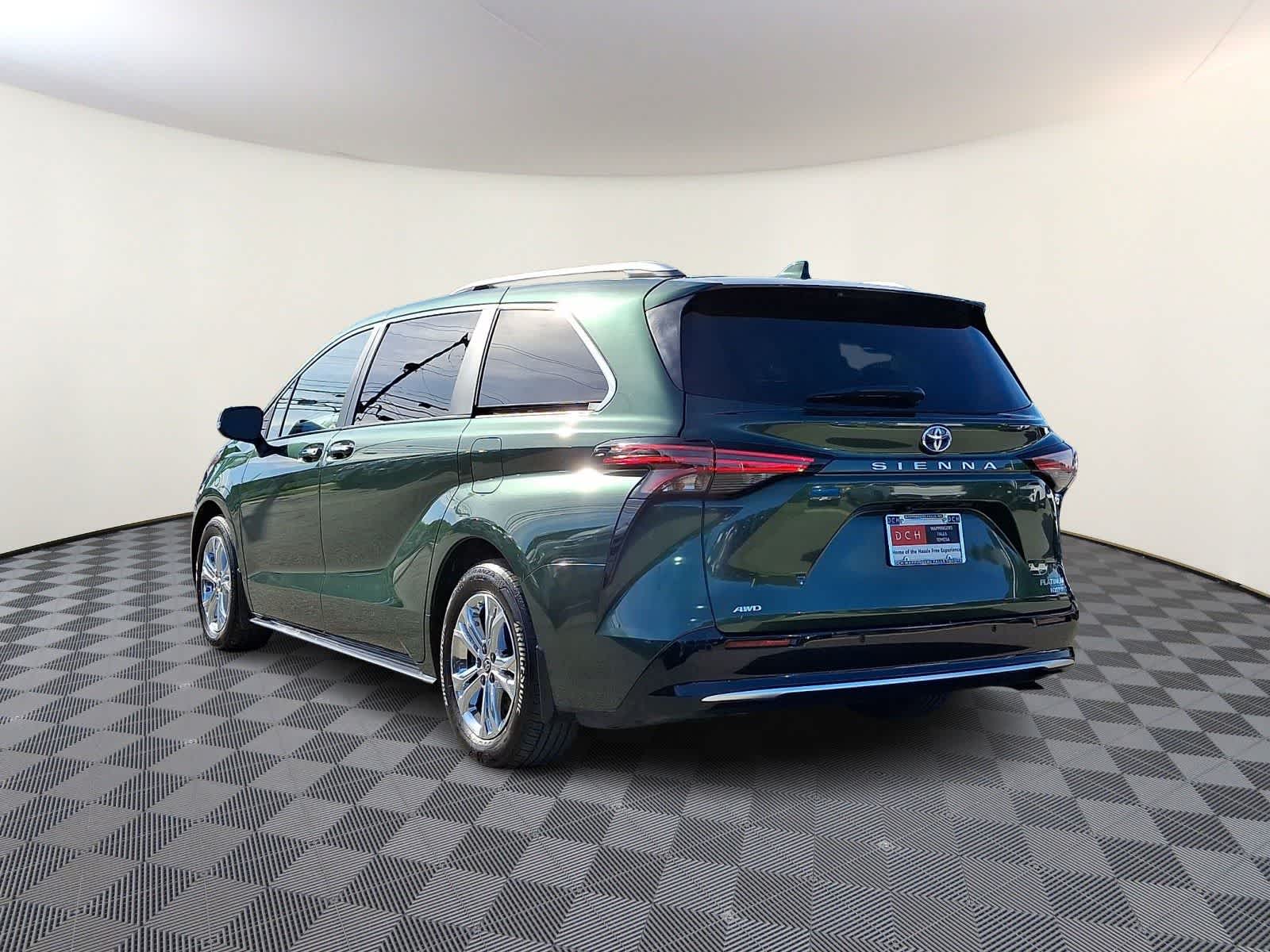 Thumbnail: 2023 Toyota Sienna - 9