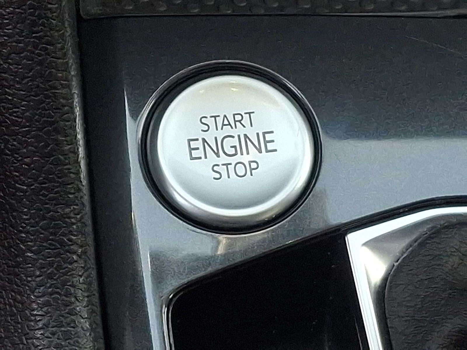 Thumbnail: 2022 Volkswagen Tiguan - 25