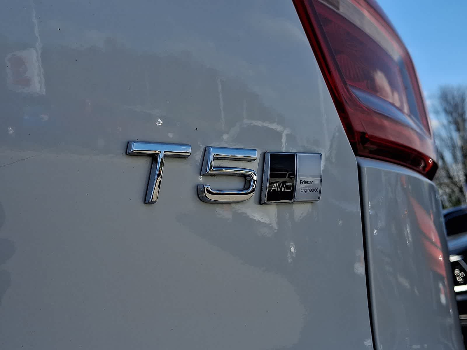 Thumbnail: 2022 Volvo XC40 - 32