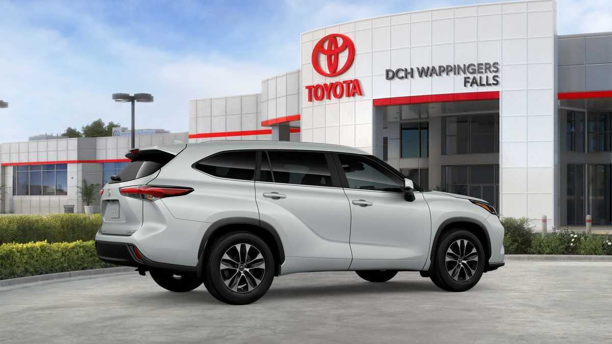 Thumbnail: 2026 Toyota Highlander - 13
