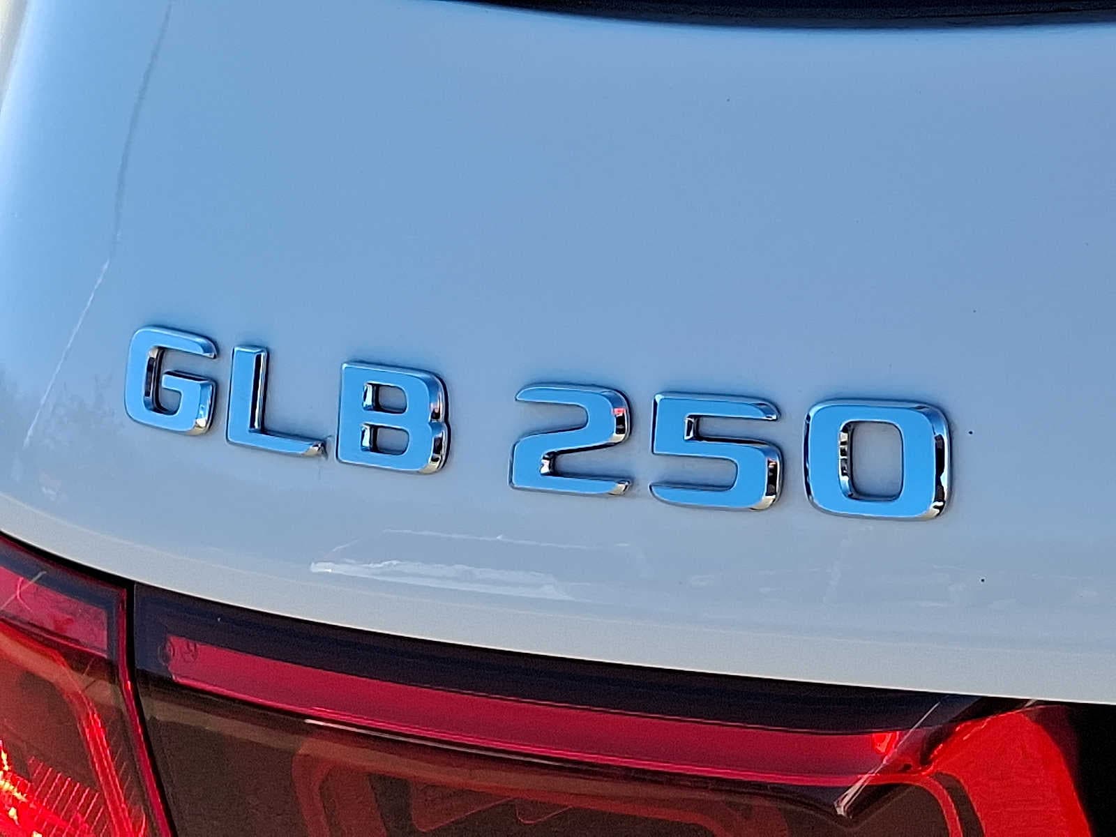 Thumbnail: 2022 Mercedes-Benz GLB - 32