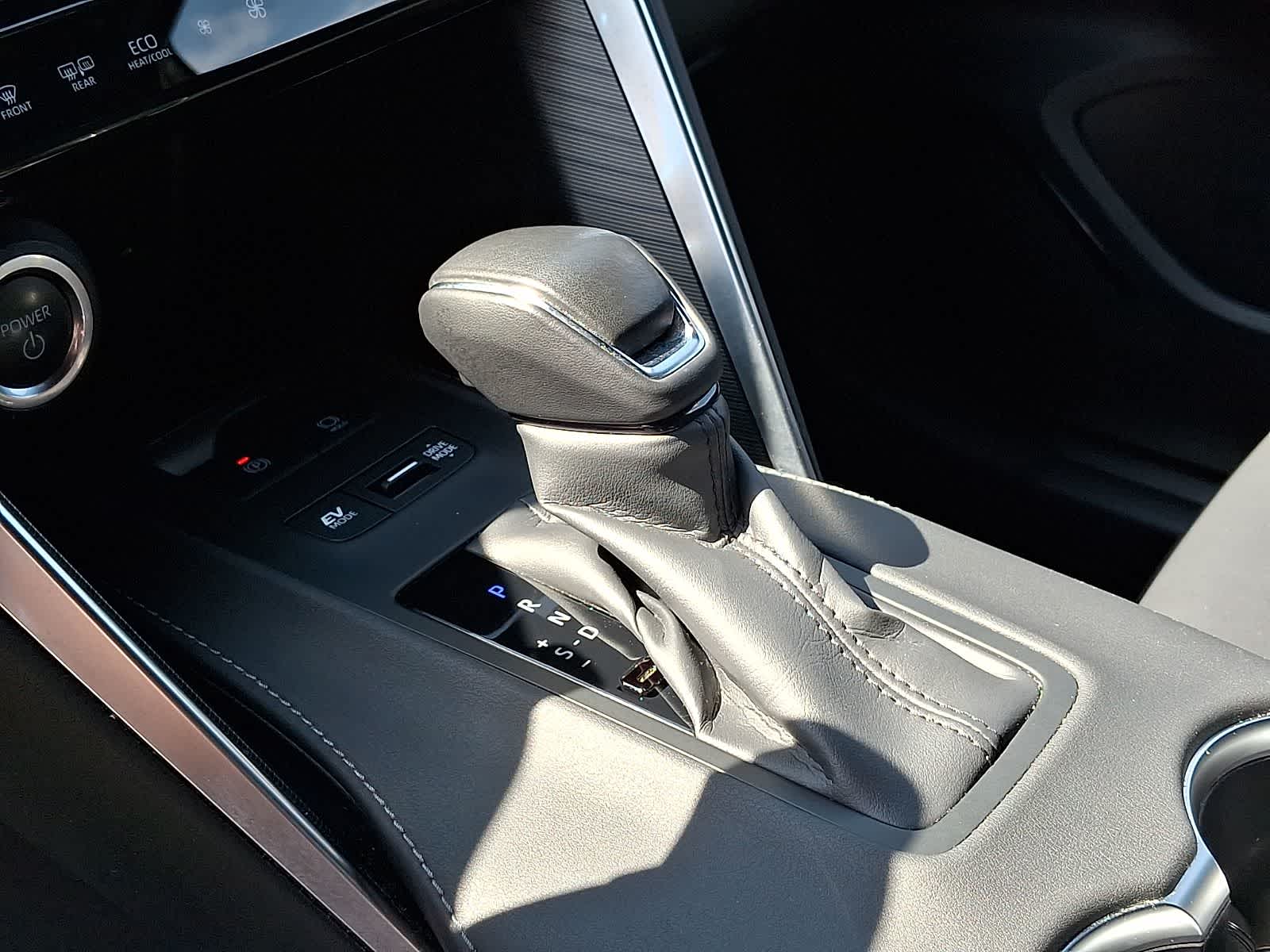 Thumbnail: 2023 Toyota Venza - 16