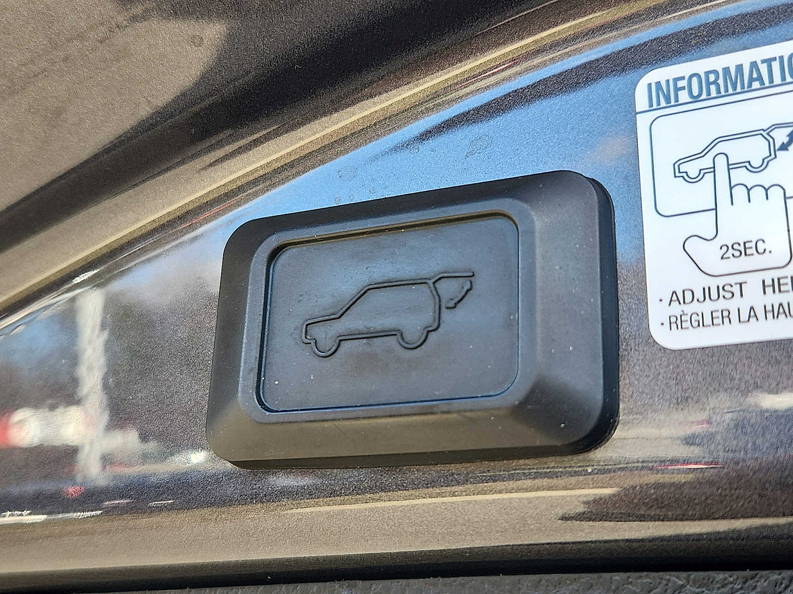 Thumbnail: 2017 Toyota RAV4 - 33