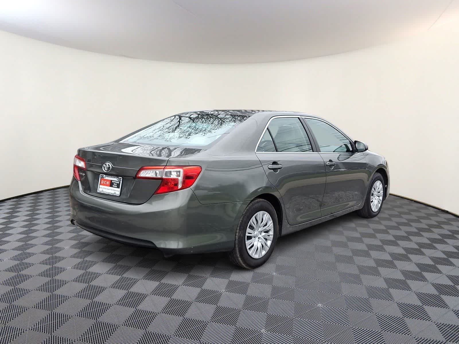 Thumbnail: 2012 Toyota Camry - 6
