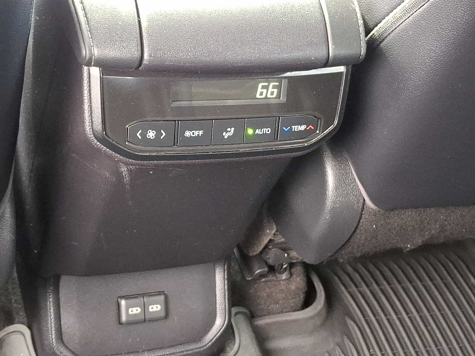 Thumbnail: 2023 Toyota Highlander - 15