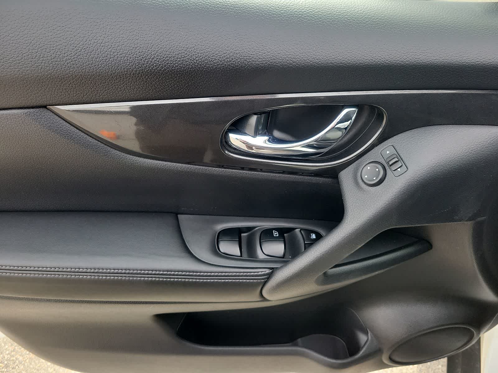 Thumbnail: 2017 Nissan Rogue - 13