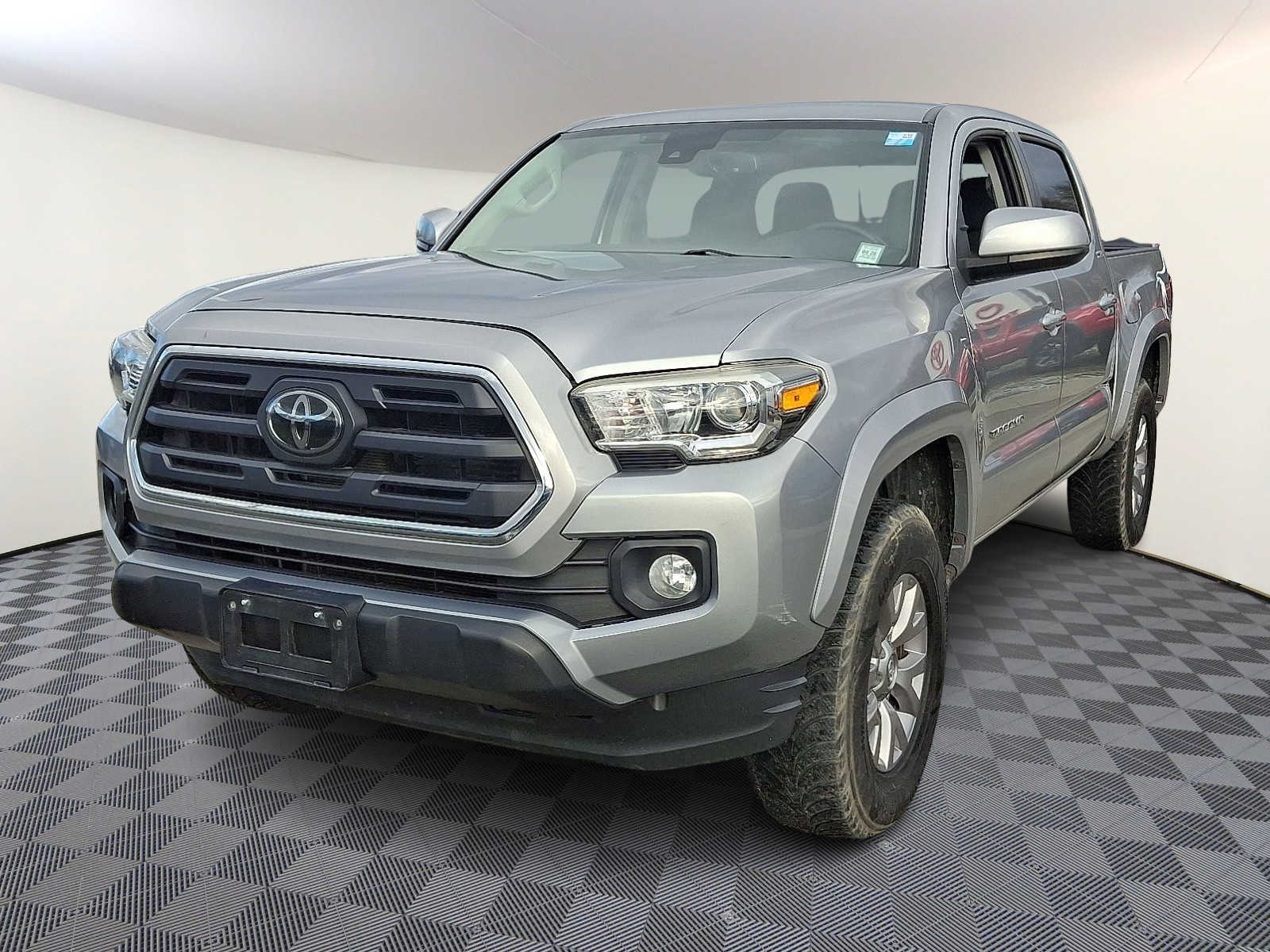 Thumbnail: 2018 Toyota Tacoma - 1