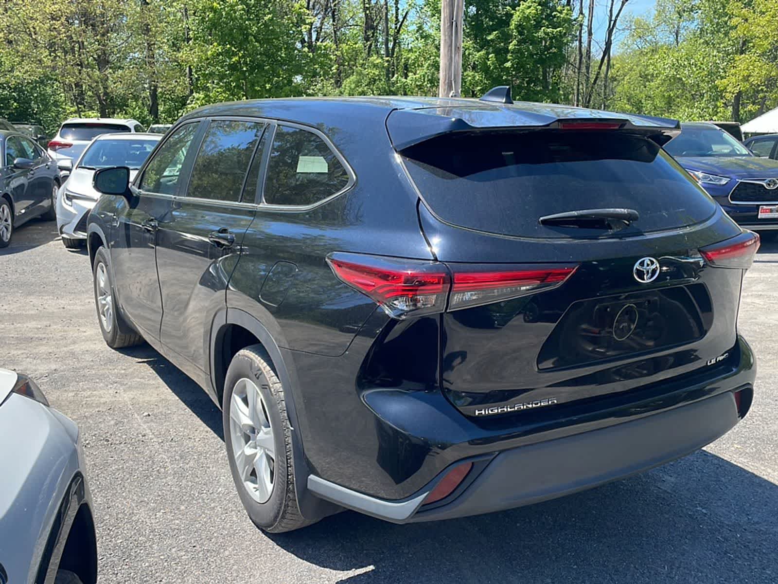 Thumbnail: 2023 Toyota Highlander - 6