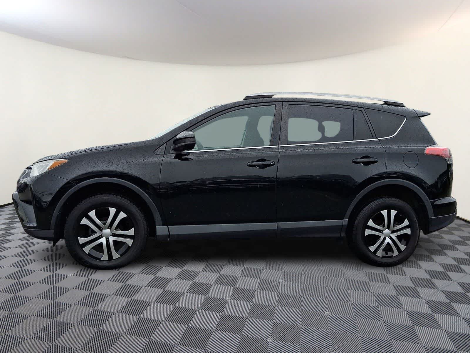 Thumbnail: 2018 Toyota RAV4 - 10