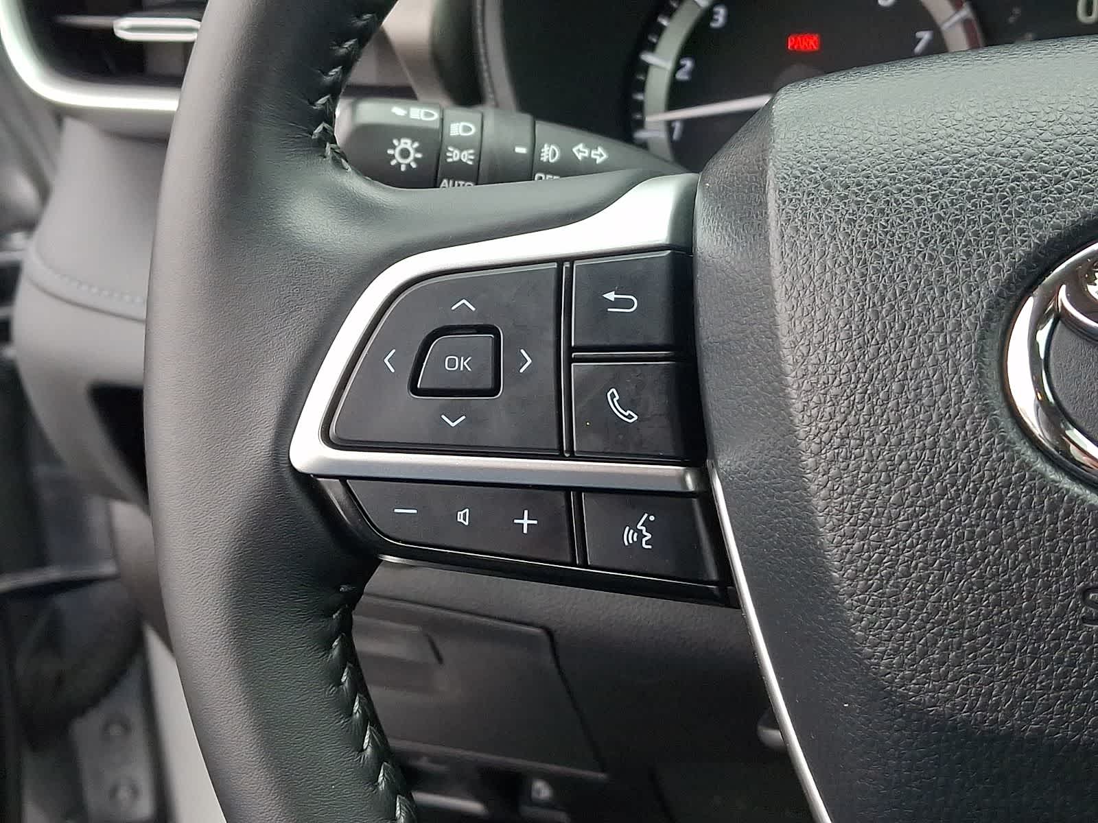 Thumbnail: 2023 Toyota Highlander - 24