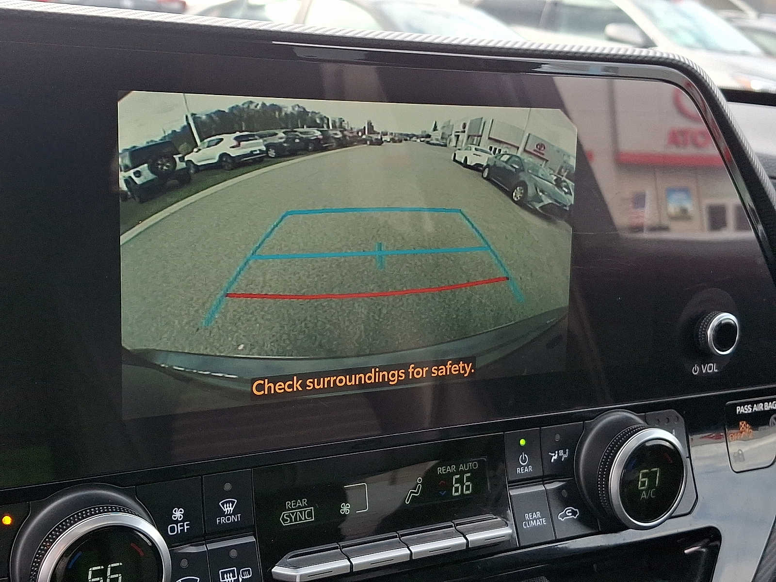 Thumbnail: 2023 Toyota Highlander - 22