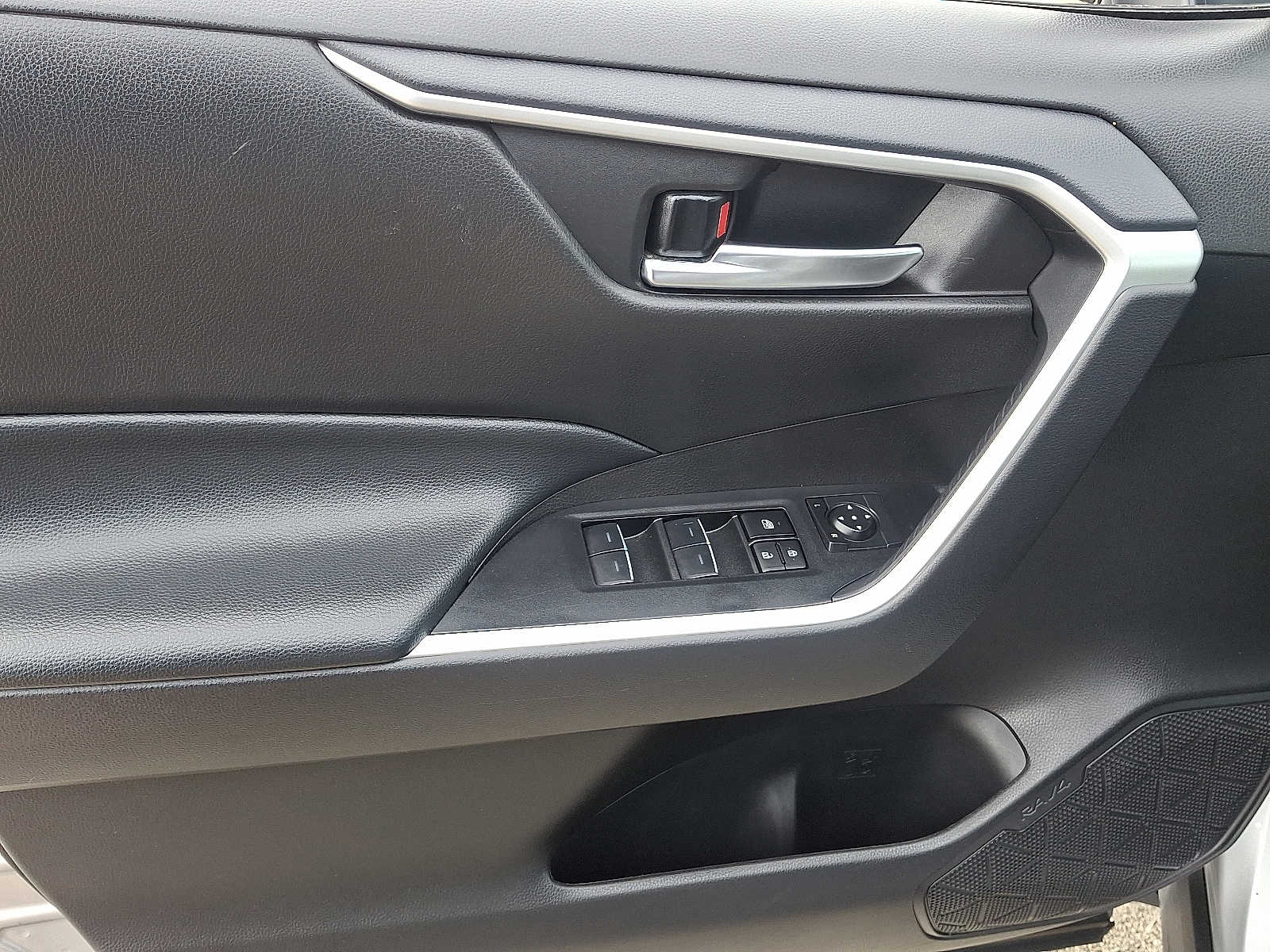 Thumbnail: 2024 Toyota RAV4 - 15