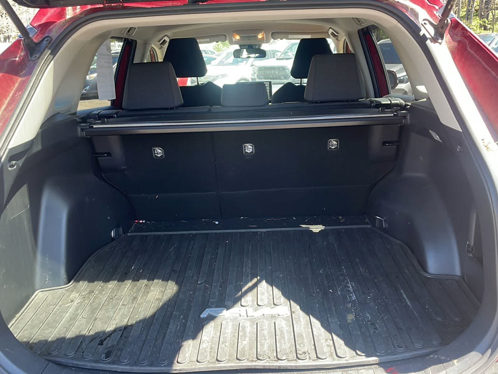 Thumbnail: 2019 Toyota RAV4 - 9