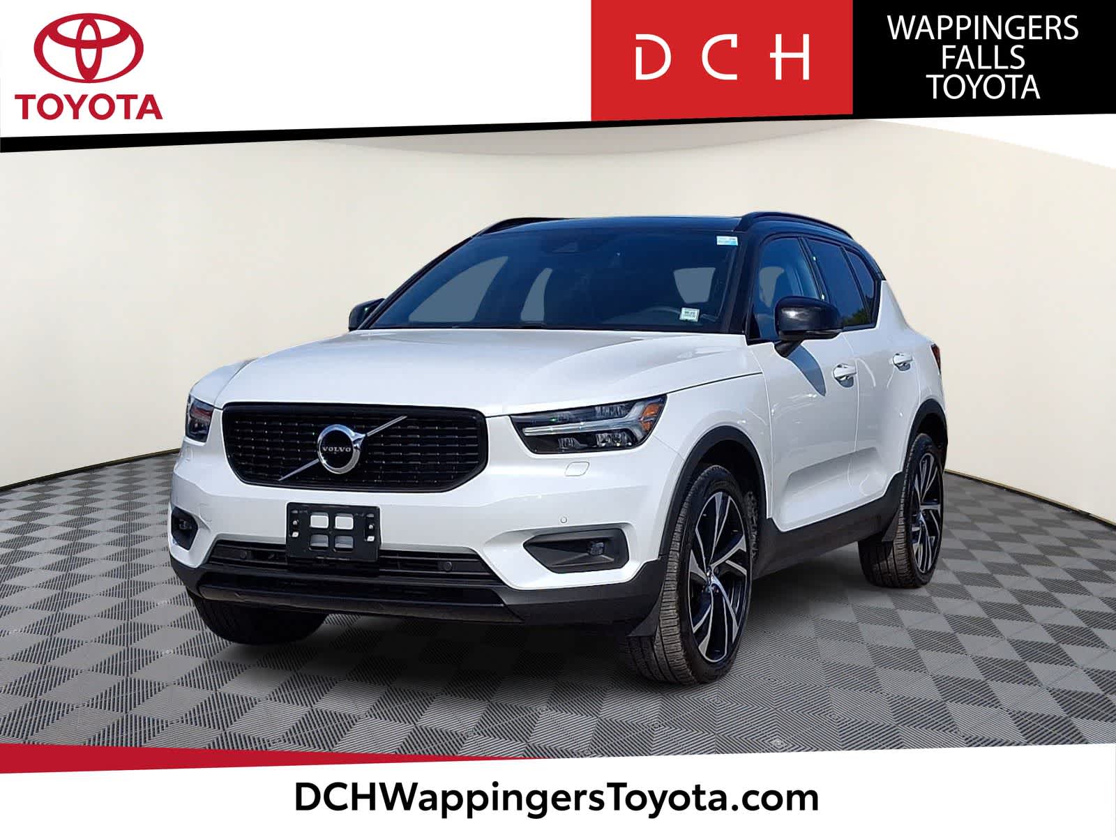 Thumbnail: 2022 Volvo XC40 - 1