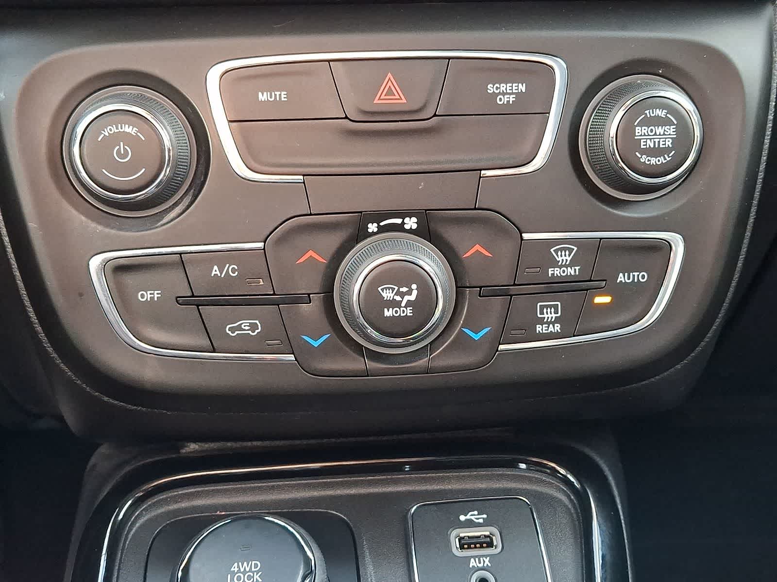 Thumbnail: 2017 Jeep Compass - 16