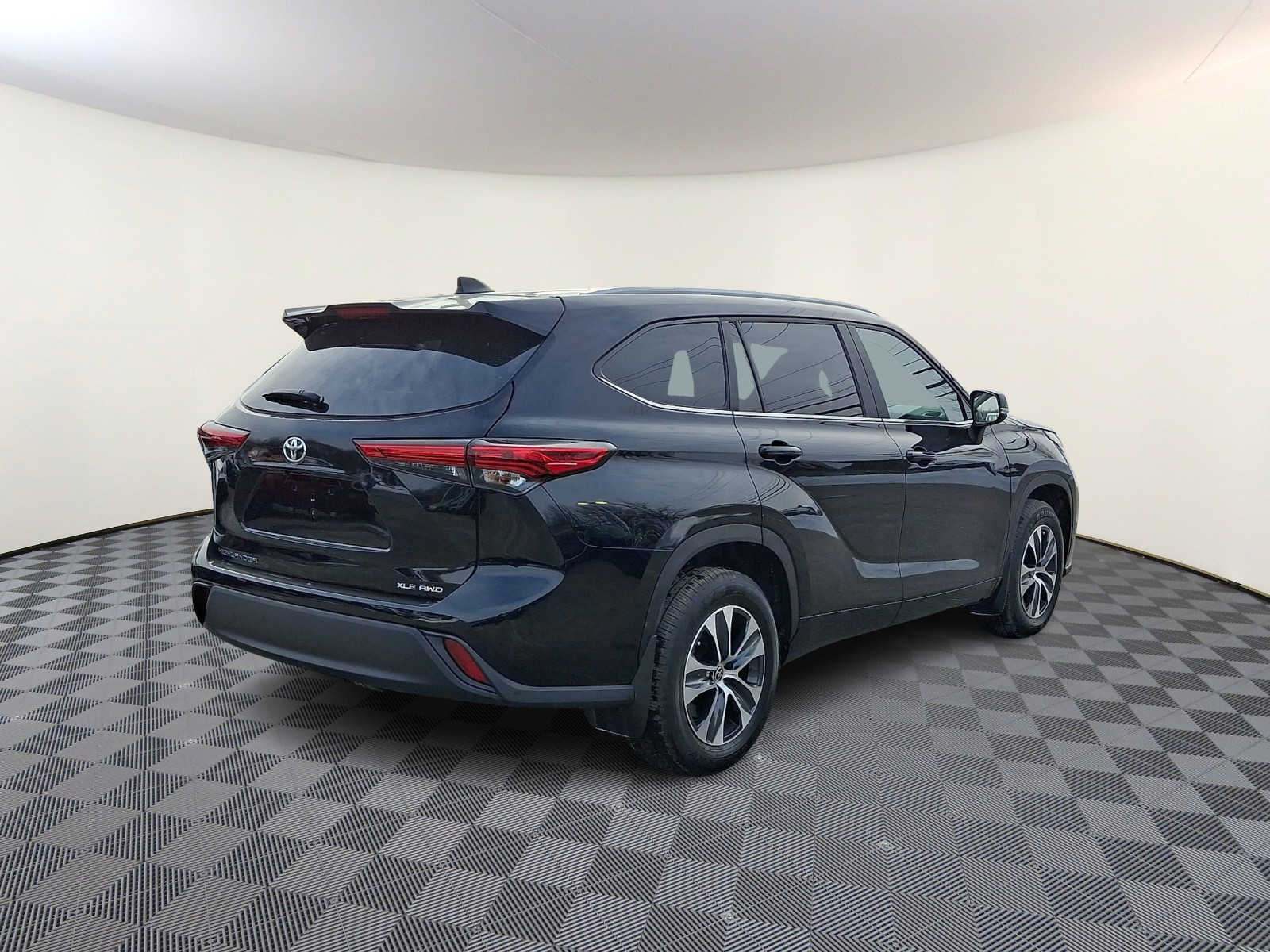 Thumbnail: 2023 Toyota Highlander - 6