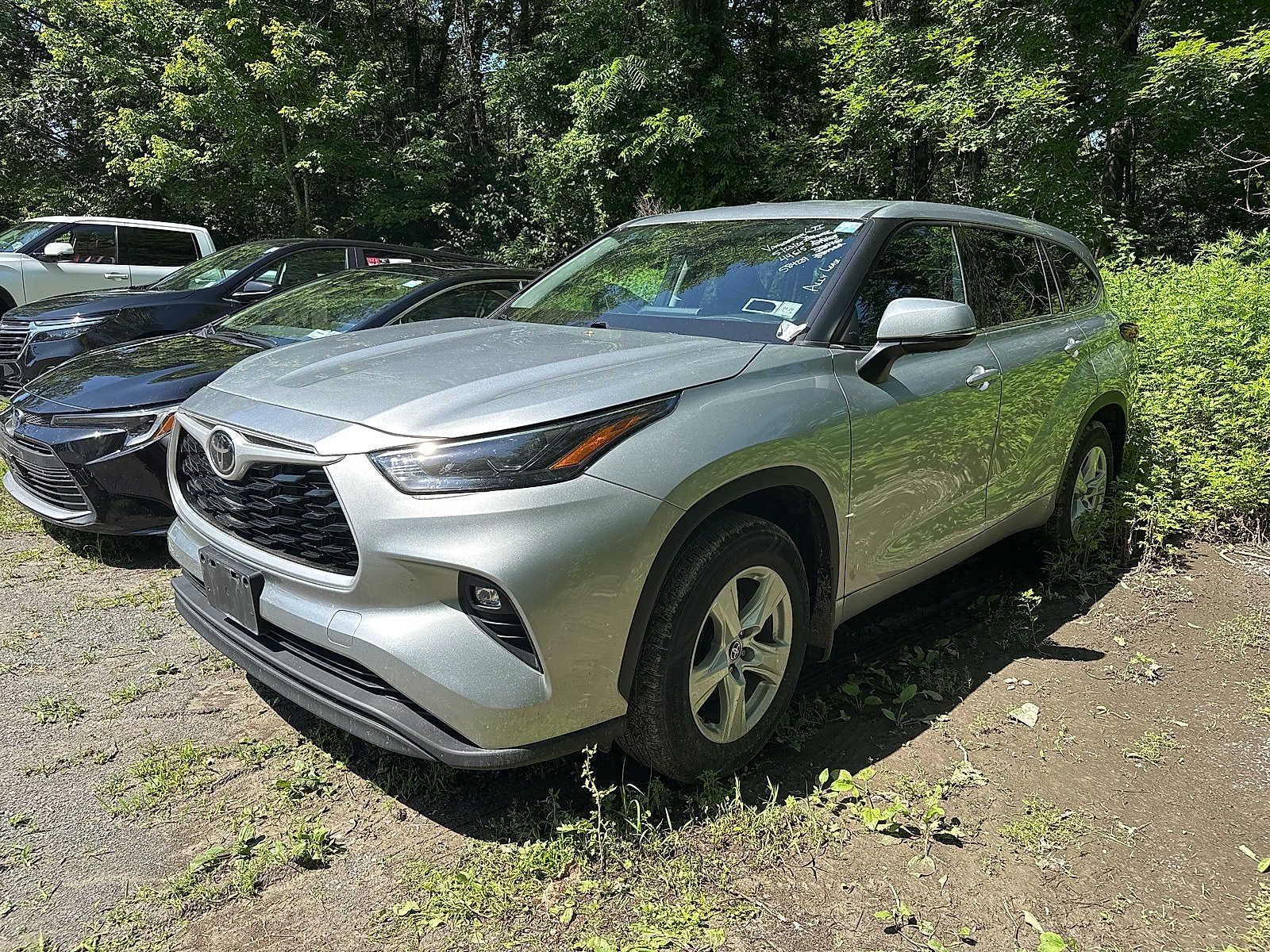 2022 Toyota Highlander LE Hero Image