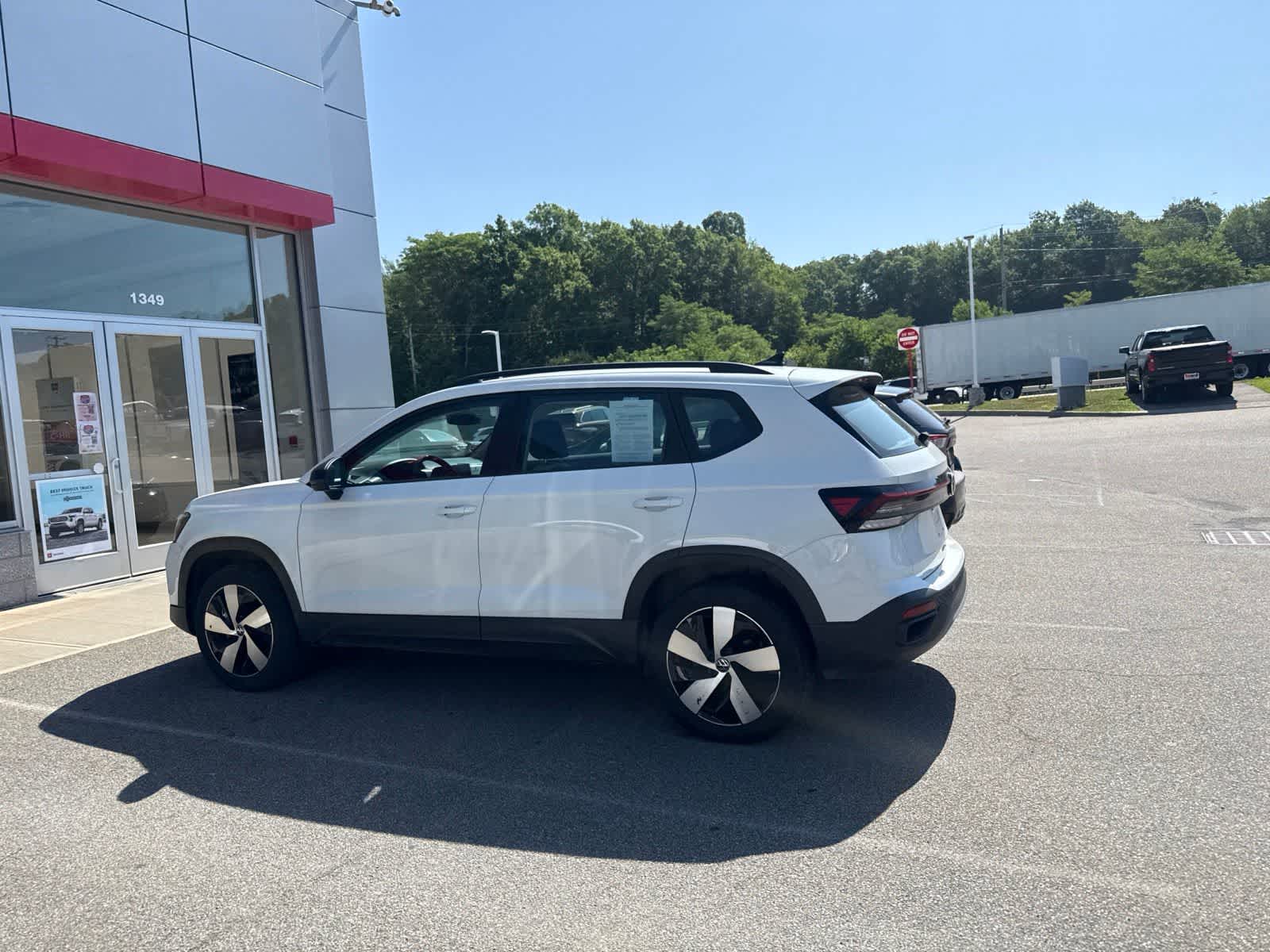 Thumbnail: 2025 Volkswagen Taos - 11